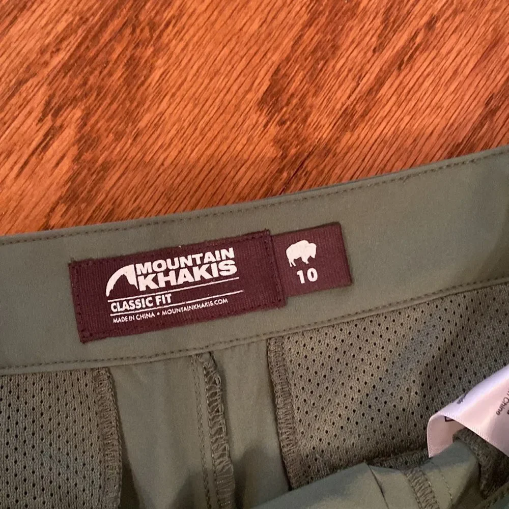 NWT Mountain Khakis green shorts 10 - water repellent, classic fit